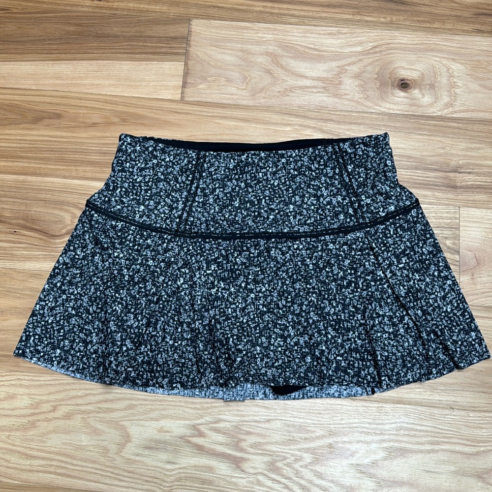 NWOT lululemon Lost In Pace Skort skirt 6 Daisy Dust Alpine White Black